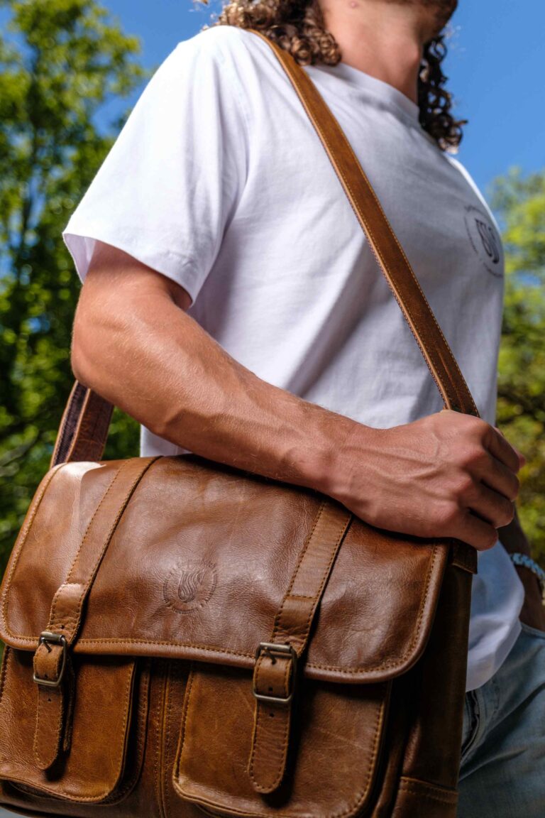 SU Messenger Leather Satchel - Image 4